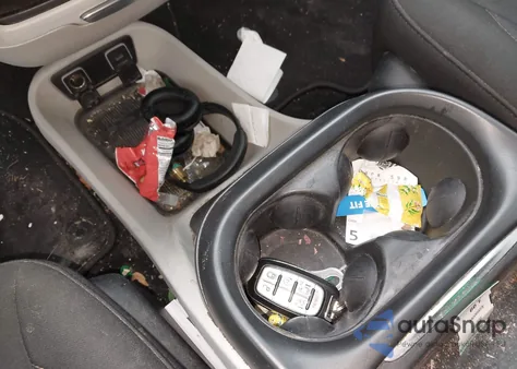 2018 Chrysler Pacifica Touring Plus z USA, uszkodzony, nr VIN 2C4RC1FG9JR103109